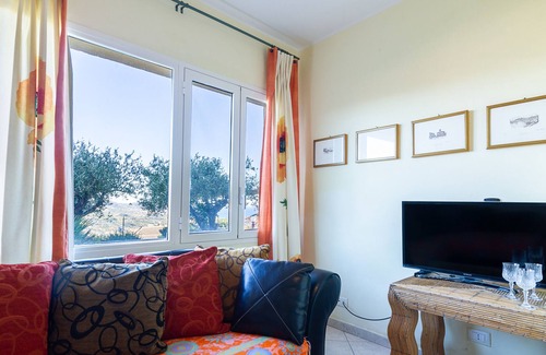 Poggi Apartment | Ginestra Apartment in Villa with Swimming Pool