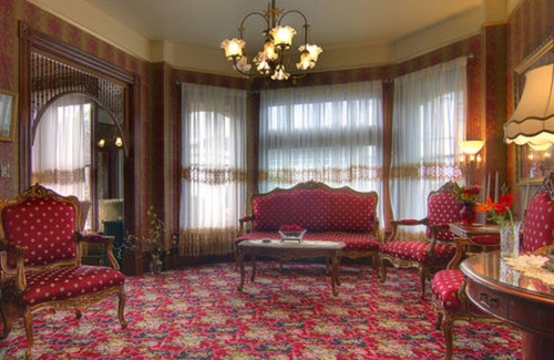 Ferndale Bed & Breakfast | Gingerbread Mansion Inn