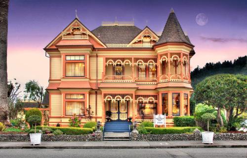Ferndale Bed & Breakfast | Gingerbread Mansion