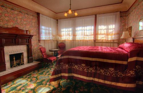 Ferndale Bed & Breakfast | Gingerbread Mansion