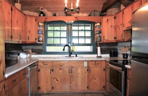 Newland Cabin | Gingercake Acres- Now with A/C! Next to Linville Gorge Wilderness. Dog friendly!