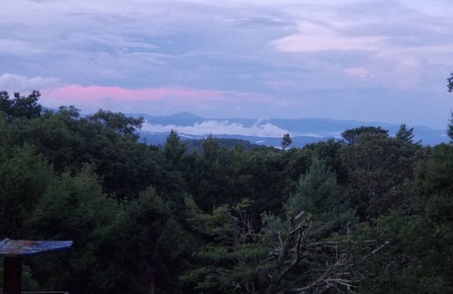 Newland Cabin | Gingercake Acres- Now with A/C! Next to Linville Gorge Wilderness. Dog friendly!