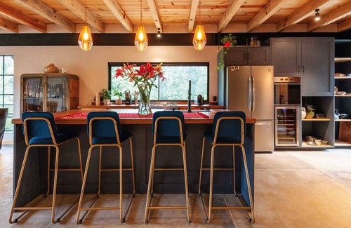 Valle de Bravo Villa | Gio Cabin: Modern and cozy in San Simon Center