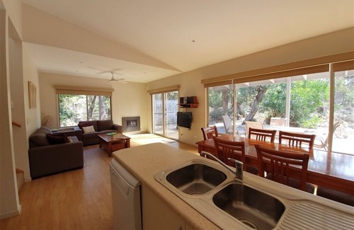 Forge Creek Apartment | Gippsland - 1 Nt(waterfront)