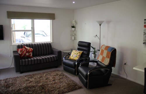 Gisborne House | Gisborne guest house/cottage with a rural setting