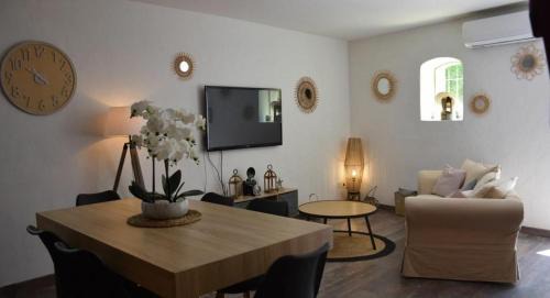 Eyragues House | Gite centre Eyragues, proche St Remy de Provence