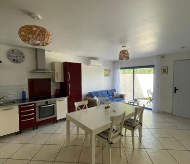 Peyriac-de-Mer Apartment | gite de l'ille, avec terrasse et parking privé