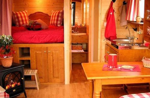 Saint-Pol-sur-Ternoise House | Gite Hôtel chambre d' hôtes et roulottes et du Ternois