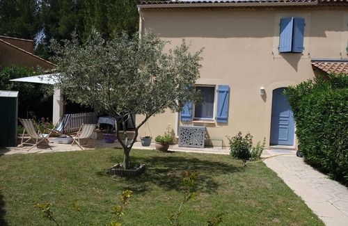Mouries Villa | gite in vacation residence with heated pool in the heart of the alpilles, in mouriès, sleeps 2