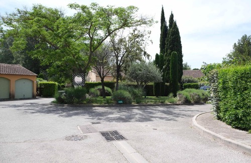 Mouries Villa | gite in vacation residence with heated pool in the heart of the alpilles, in mouriès, sleeps 2