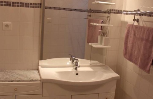 Carpentras Apartment | GITE LES LAVANDES 4/6 PERSONS