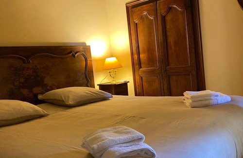 Montfort House | gite les noyers