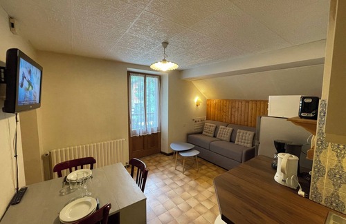 Saint-Jean-de-Sixt Apartment | Gite PAQUERETTE with SPA and SWIMMING POOL