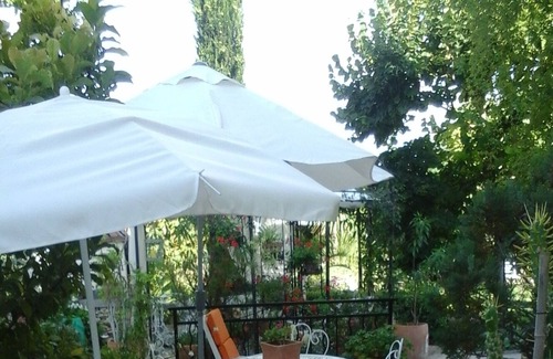 Ruoms Cottage | GITE RUOMS LANDSCAPED GARDEN WITH 3 ROOMS NEAR THE RIVER AND TOWN CENTER