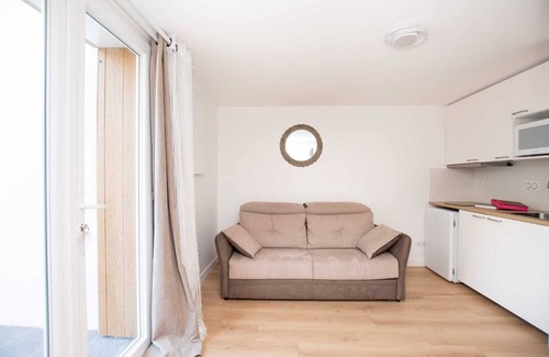 Pujaudran Cottage | Gîte Saint-Jacques-de-Compostelle, 2 rooms, 2 bathrooms, very cool in summer, very large terrace - shared outdoor pool - private Jacuzzi optional