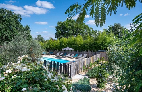 Pujaudran Cottage | Gîte Saint-Jacques-de-Compostelle, 2 rooms, 2 bathrooms, very cool in summer, very large terrace - shared outdoor pool - private Jacuzzi optional