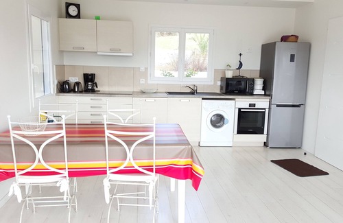 Halsou Cottage | GITE T2 "Poppy" - Quiet, swimming pool and view of the Pyrenees