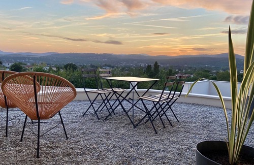 Saint-Julien-les-Rosiers Apartment | Gîte with SPA and panoramic view of the Cévennes mountains