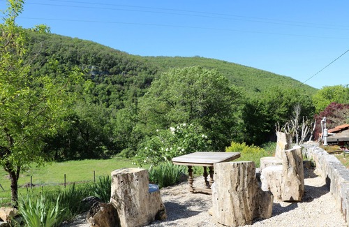 Espagnac-Sainte-Eulalie Cottage | Gite with swimming pool in the Célé valley near Figeac - ideal for families