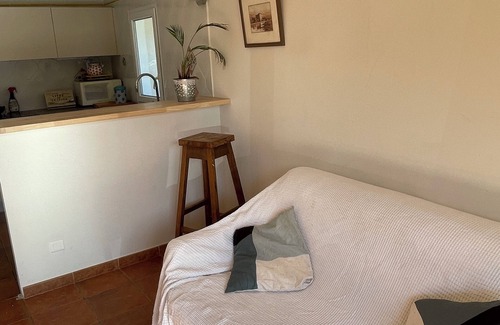 Vallabregues Apartment | Gîte with swimming pool and tennis court