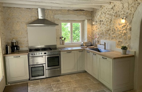 Bourrou House | Gîtes of the castle of Monciaux: Gîte des noyers 3 bedrooms, 3 bathrooms, pool, tennis