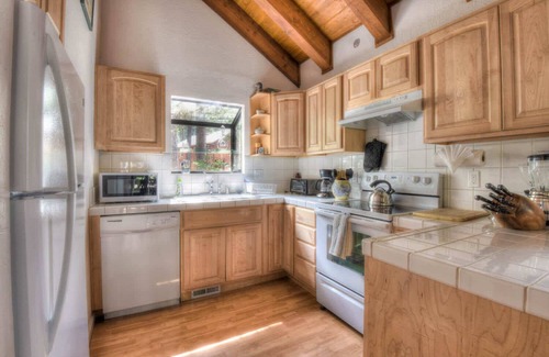 Truckee House | Glacier Forest Getaway | HOA Access!