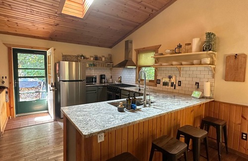 Oxford House | Glacier Lake Haus