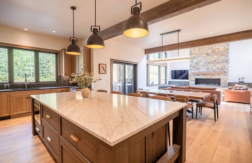 Whitefish House | Glacier Lodge | Sleeps 18 | Luxury Retreat on Whitefish Mountain