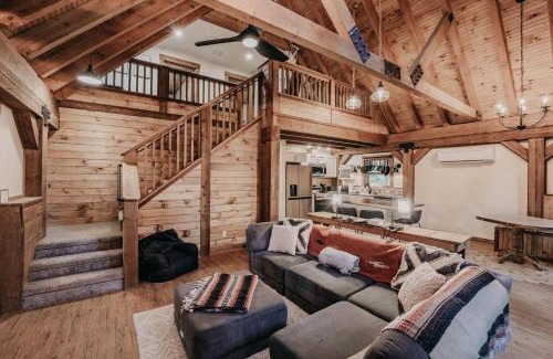 Warnick House | Glacier Springs Cabin 39 - Hot Tub - Wi-Fi - Pets Ok
