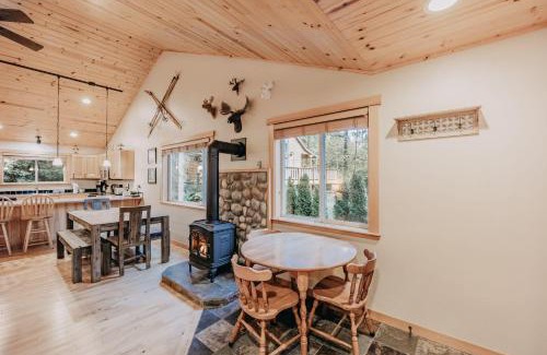 Warnick House | Glacier Springs Cabin 65 - Hot Tub - Wi-Fi