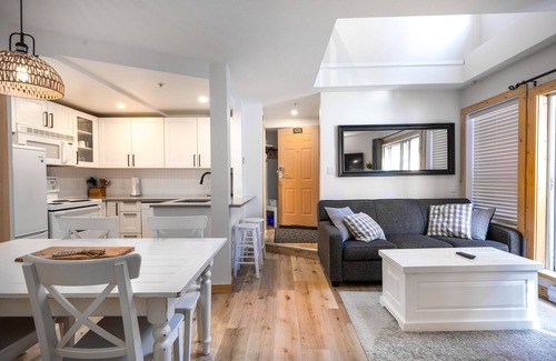 Village North Condo | Glaciers Reach by AllSeason VR