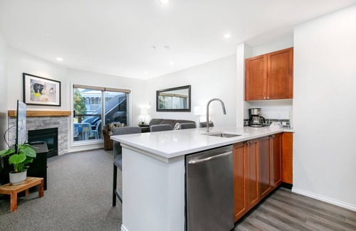 Village North Condo | Glaciers Reach by AllSeason VR