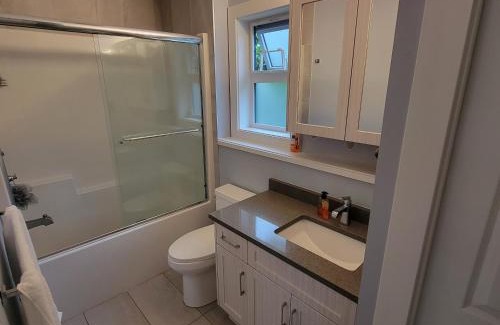 Saanich West Bed & Breakfast | Gladiola Bed & Breakfast