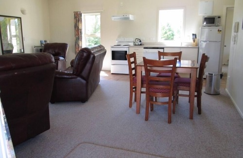 Twizel House | Gladstone Cottage, Twizel