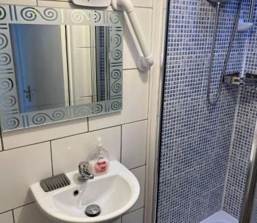 Cricklewood House | Gladstone Lodge