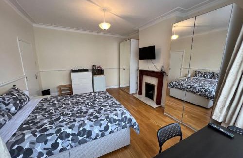 Cricklewood House | Gladstone Lodge