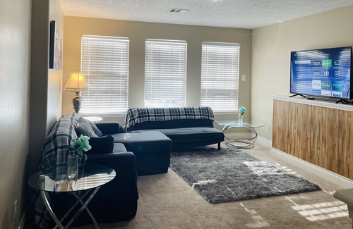Missouri City House | Glamorous 3 Bedroom 2 Full Bath 18 Minutes From Med Center