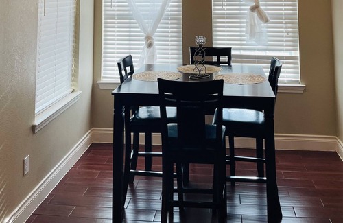 Missouri City House | Glamorous 3 Bedroom 2 Full Bath 18 Minutes From Med Center