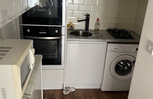 Coventry Apartment | Glamorous fantastic Double room with private toilet