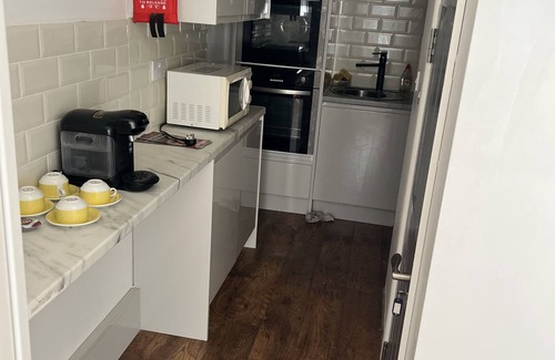 Coventry Apartment | Glamorous fantastic Double room with private toilet