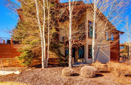 Park Meadows House | Glamorous Gallivan Loop