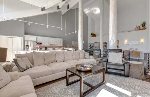 Park Meadows House | Glamorous Gallivan Loop