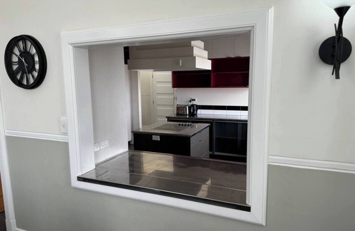 Hastings Apartment | Glamorous Getaway - Art Deco Apartment
