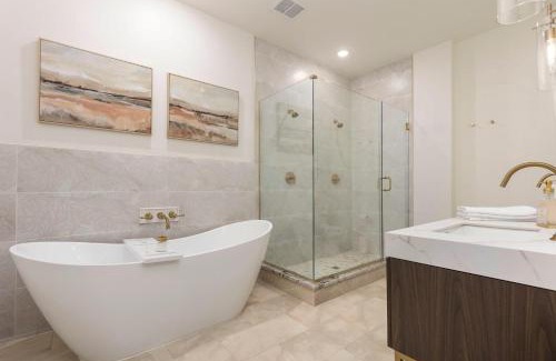 Downtown Louisville Apartment | Glamorous Heart of Kentucky Suite