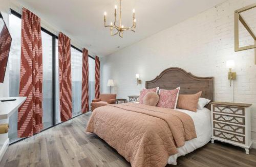 Downtown Louisville Apartment | Glamorous Heart of Kentucky Suite
