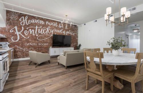 Downtown Louisville Apartment | Glamorous Heart of Kentucky Suite