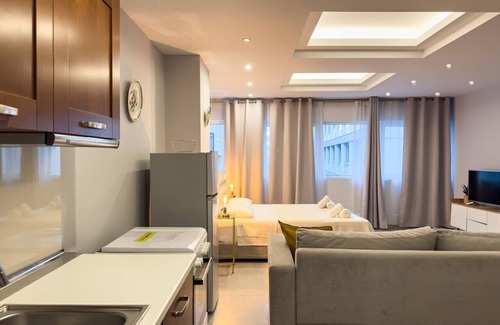 Athens City Centre Condo | Glamorous & Spacious Renovated Apartment, Syntagma