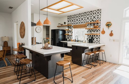 Oakhurst House | Glamour Mountain Getaway by Casa Oso With Hot Tub