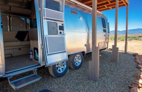 Cornville House | Glamping Airstream, Pool, Hot Tub, BBQ, Mountain Views, Easy access to Sedona!