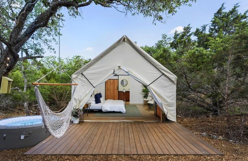 Fredericksburg Other | Glamping at Cherry Cove W/ Hot Tub!